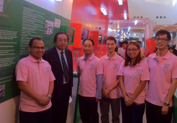 HKU Vice-Chancellor Professor Lap-Chee Tsui with helpers at the HKU booth